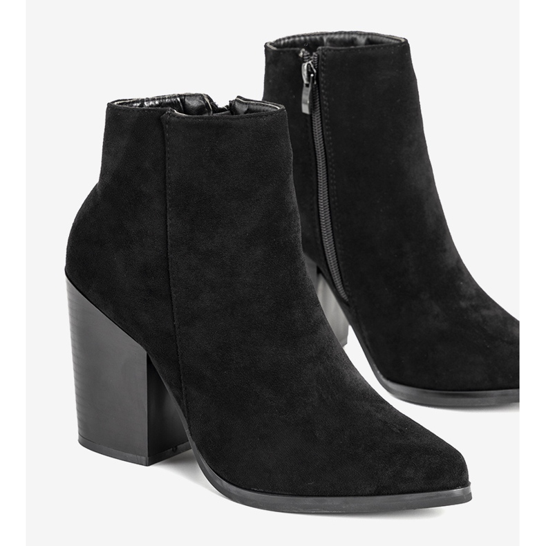 Ghete negre pe postarea lui Milady negru 1