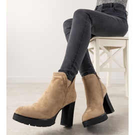 Cizme bej pe postarea Bushido 1