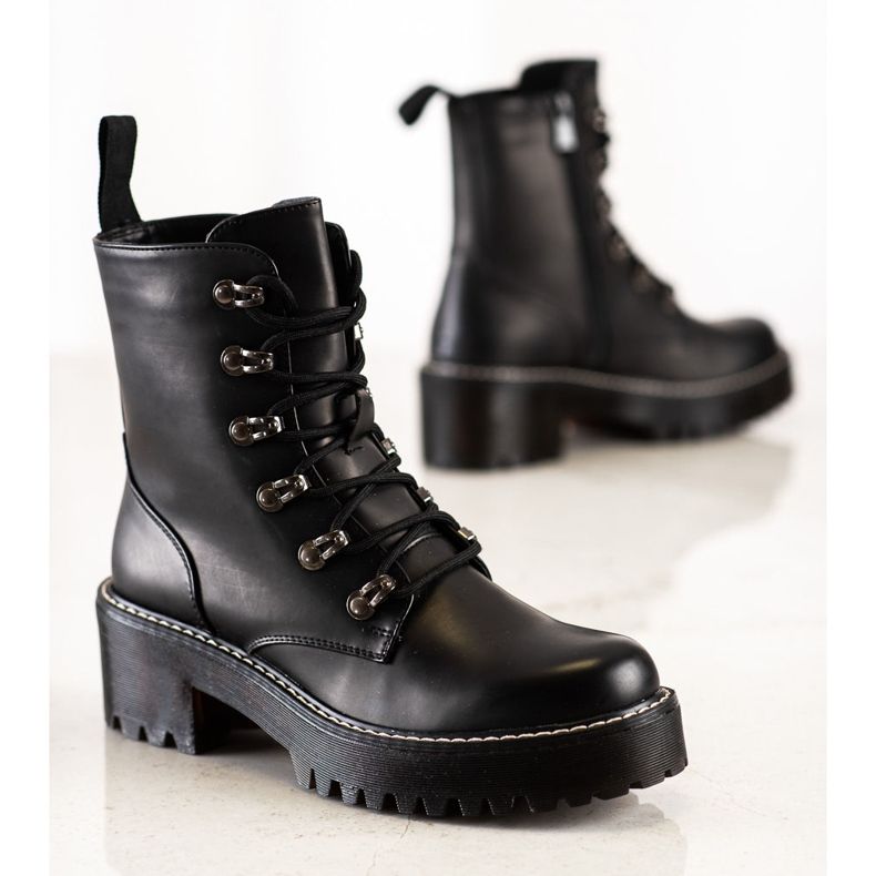 Janessa Lucrători de modă negru 1