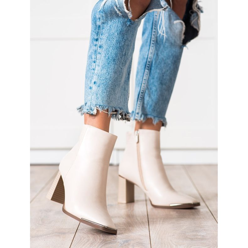 Seastar Cizme elegante pe un post bej 1