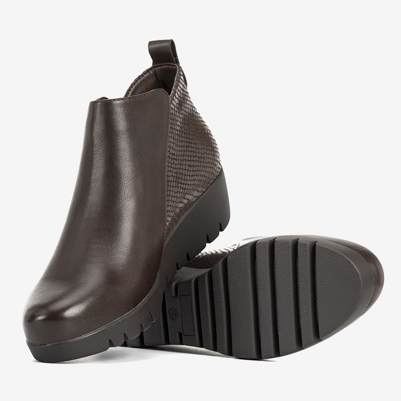 Cizme maro pe o pană delicată Enrica 1 Cizme maro pe o pană delicată Enrica 1