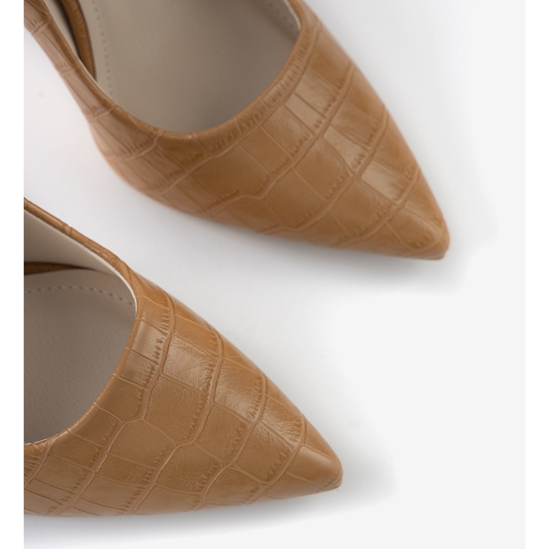 Pompa maro pe un toc Thrower 1