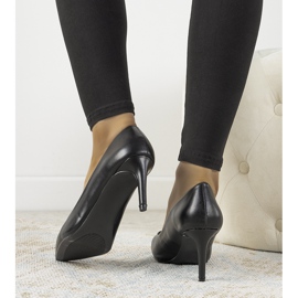 Pompă clasică neagră pe toc stiletto Isla negru 2