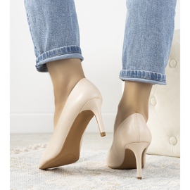 Pompele clasice bej pe tocul stiletto Isla 1
