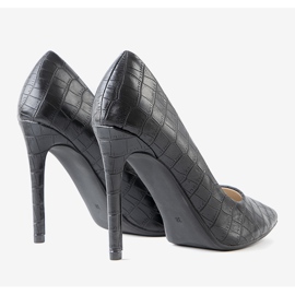 Pompele negre pe un toc Thrower negru 2