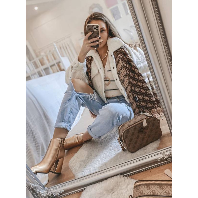 Botine aurii pe stâlpul Stomp de aur 2