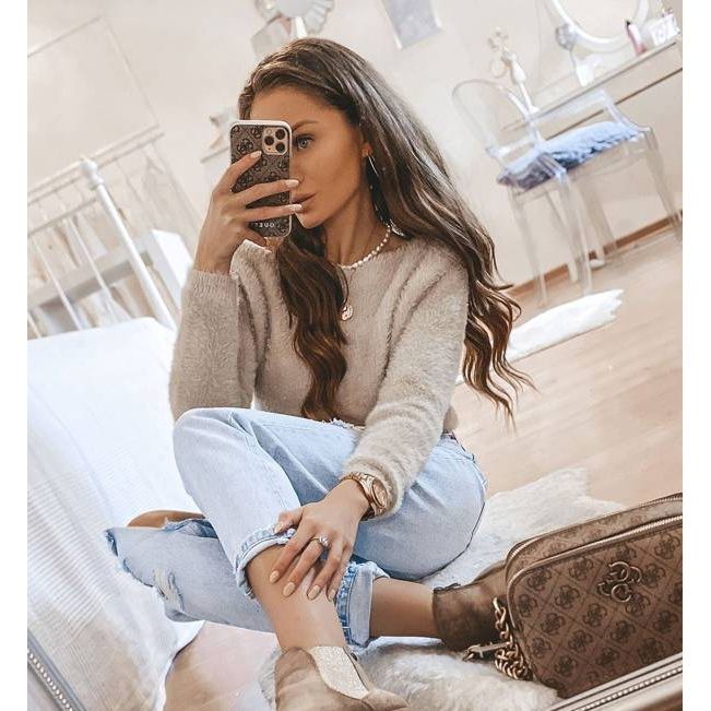 Botine Khaki Ana pe un stâlp bej maro kaki 1