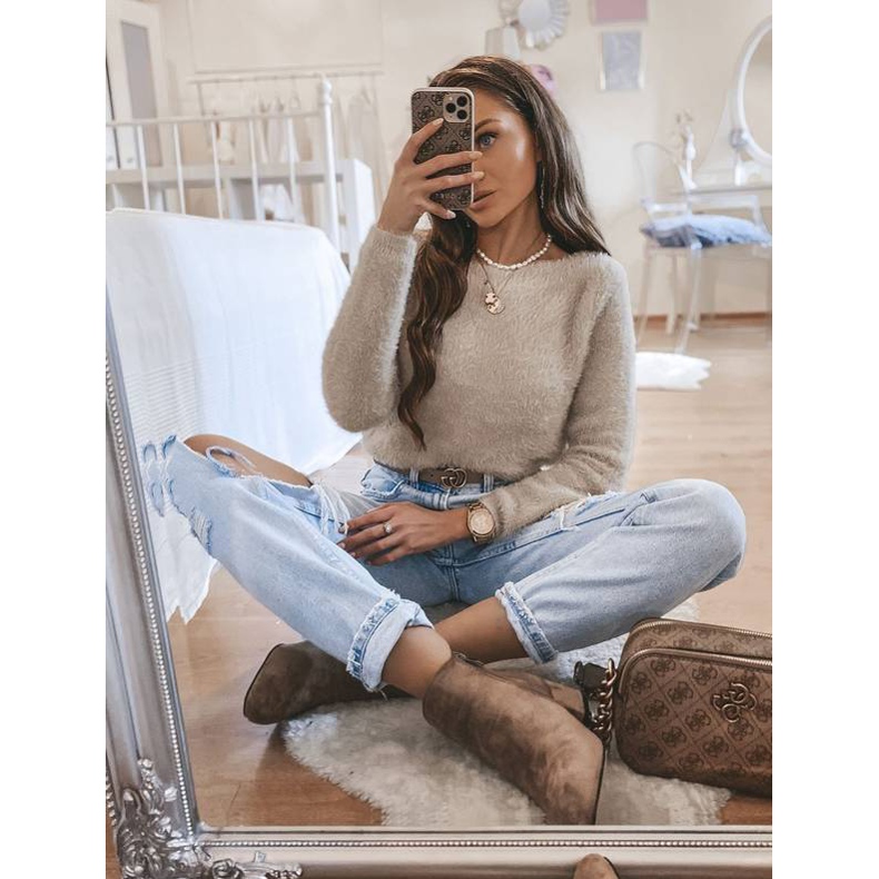 Botine Khaki Ana pe un stâlp bej maro kaki 2