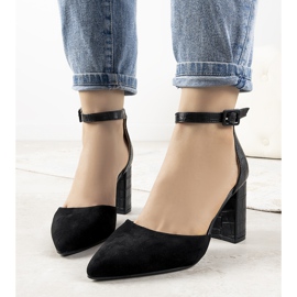 Pompele negre pe postul Nataliei negru 1