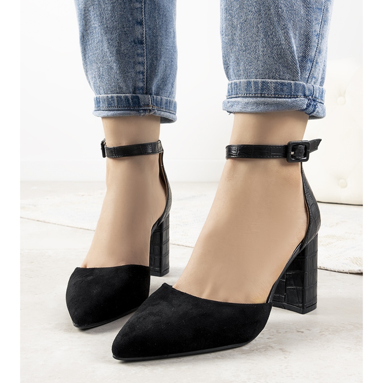 Pompele negre pe postul Nataliei negru 1