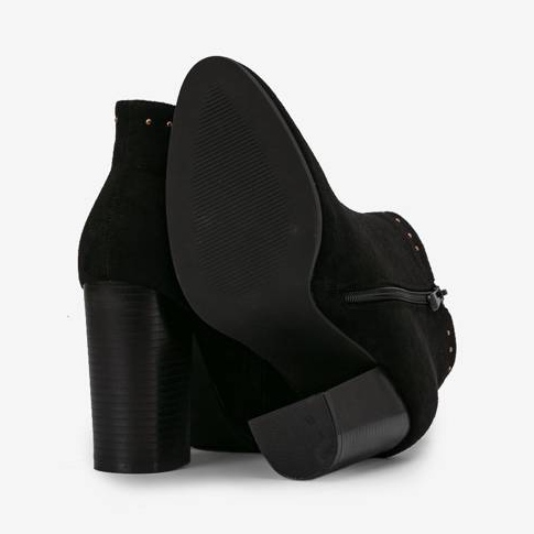 Ghete negre pe stâlpul Cosette negru 2