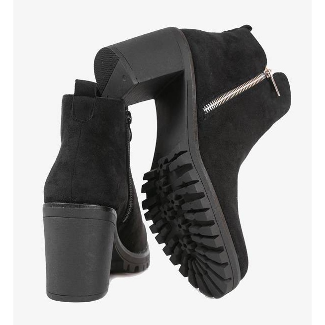 Ghete negre pe stâlpul Tiny negru 1