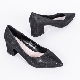 Pompe negre strălucitoare pe postarea Laitei negru 1