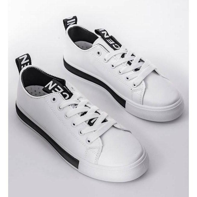 Adidași albi de la Alison pe talpă plană negru 1