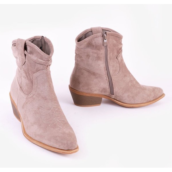 Cizme de cowboy maro-gri pe postarea Bowi Bowi 2