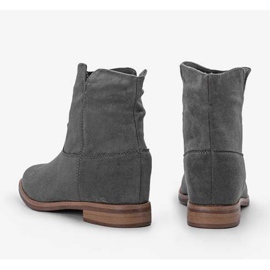 Cizme gri pe o pană de interior Veni 2