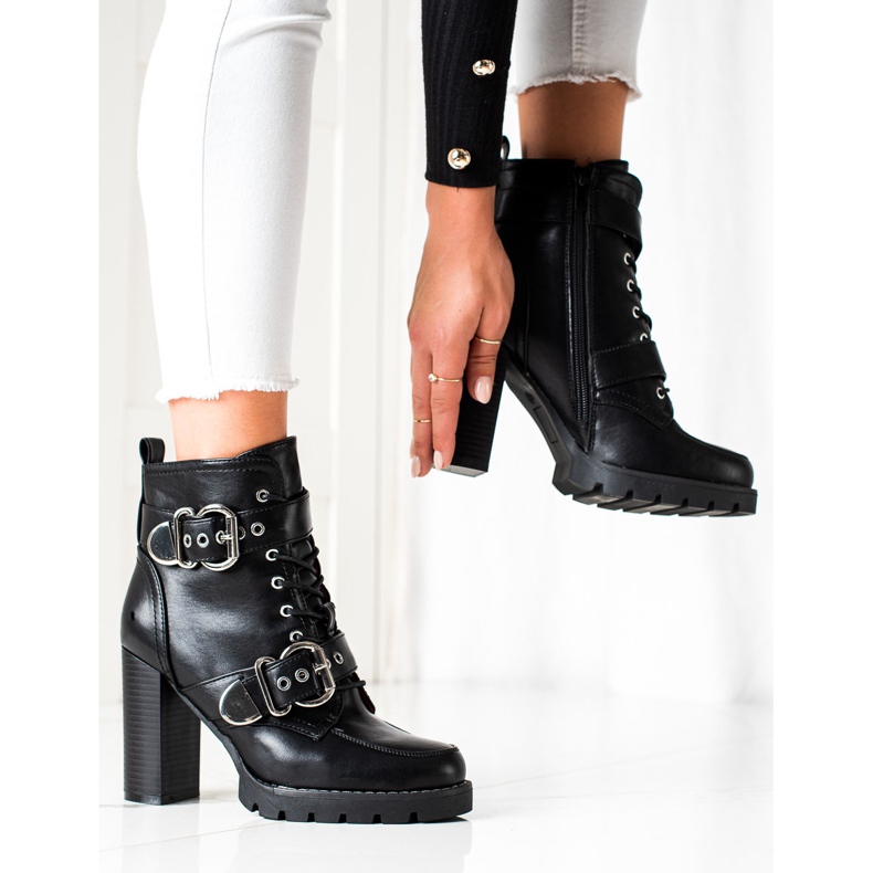 Erynn Cizme negre pe un post înalt negru 2