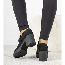 Pantofi negri pe postarea lui Leonie negru 1