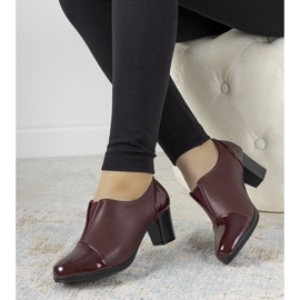 Brogi maro pe postarea lui Villareal roșu 1 Brogi maro pe postarea lui Villareal roșu 1