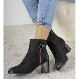 Cizme negre cu abraziuni de la Montano negru 1 Cizme negre cu abraziuni de la Montano negru 1