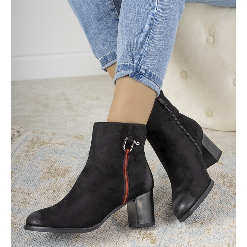 Cizme negre cu abraziuni de la Montano negru 1 Cizme negre cu abraziuni de la Montano negru 1