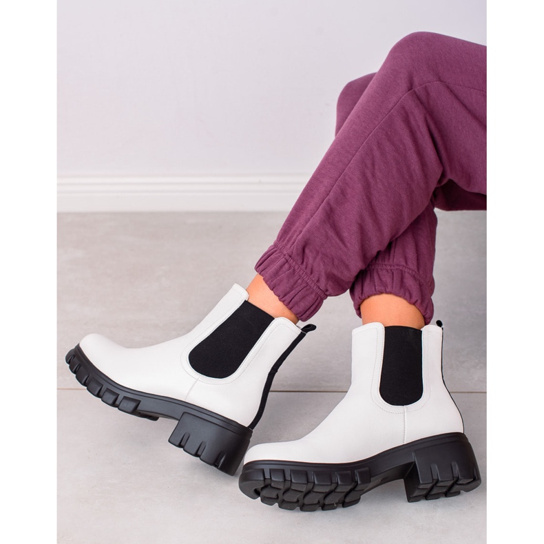 Goodin Ghete Chelsea pe peron alb 1