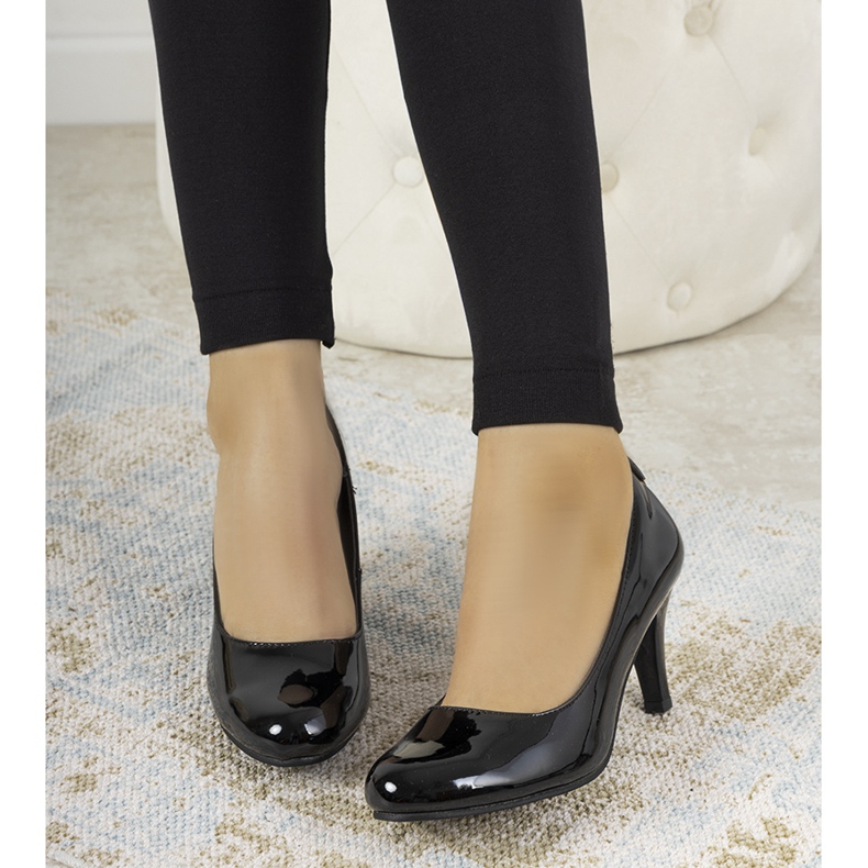 Pompele din lac negru pe stâlpul Zamora 1