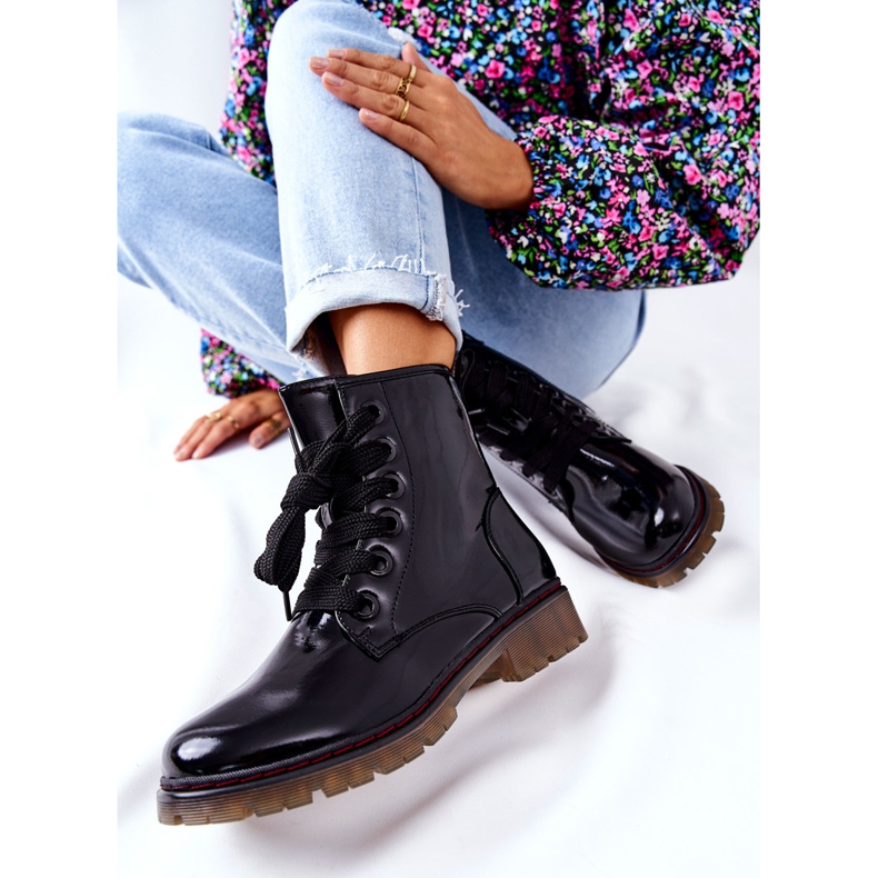 PE1 Muncitori calcați lăcați Lomess negru 2