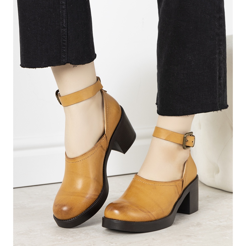 Încălțăminte cămilă pe postarea Christiane maro 1