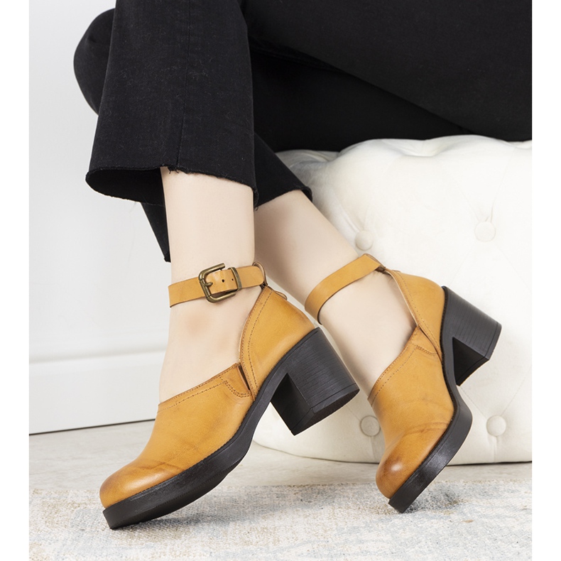 Încălțăminte cămilă pe postarea Christiane maro 2