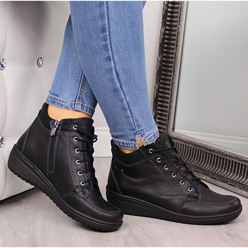 Cizme din piele neagră cu toc înclinat Helios W H524B negru 1