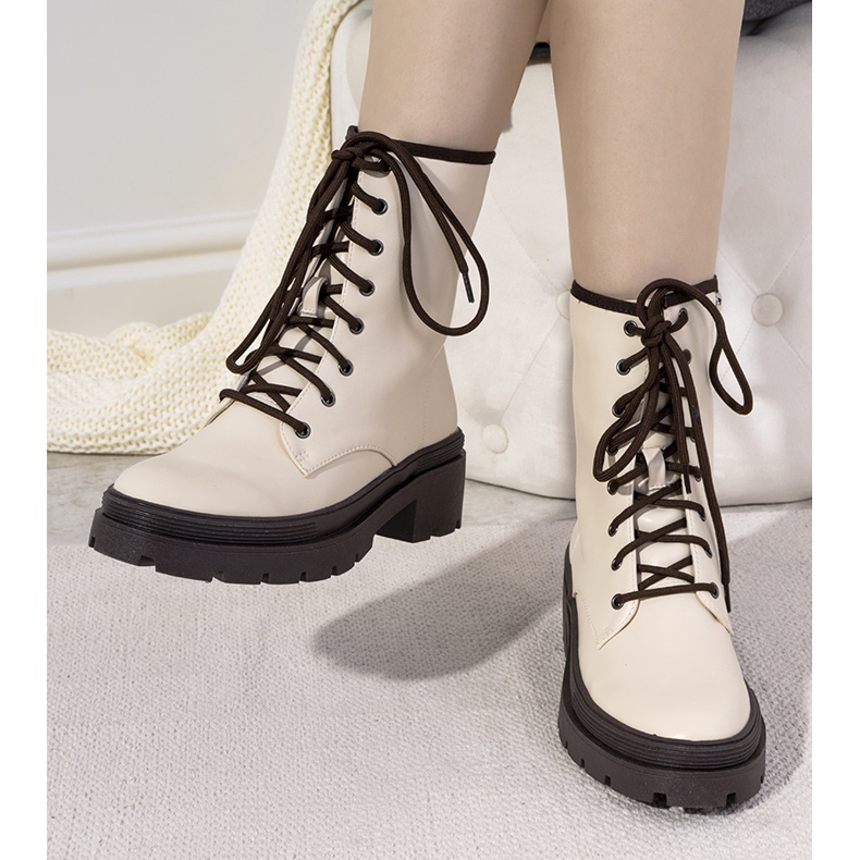 Cizme izolate bej pe talpă groasă Dena 1