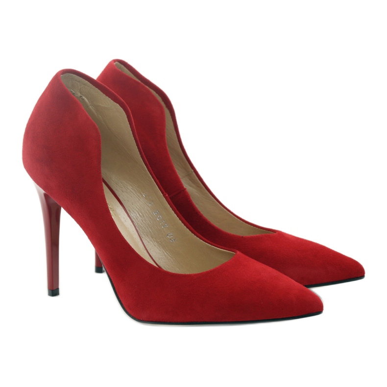 Espinto Pompe pe un pin roșu 4