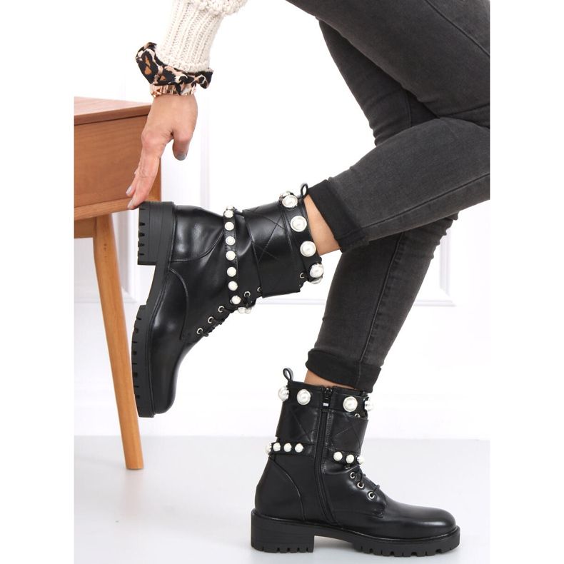 Lucrători din perle negre Gabo negru 1