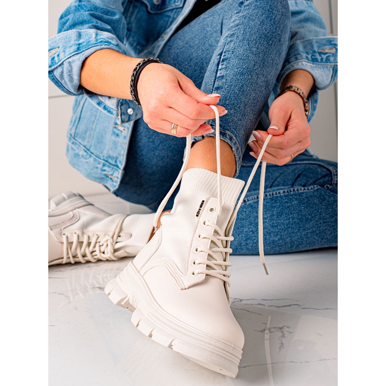 TRENDI Cizme Bej cu șireturi 1