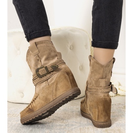 Cizme izolate de damă bej în stilul boho Hanson 1
