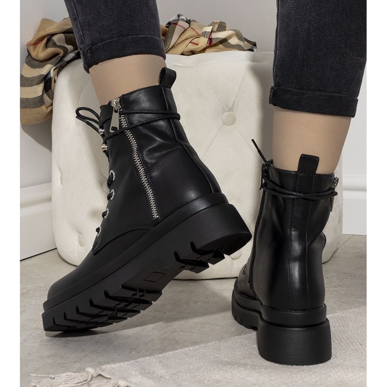 Cizme de damă izolate Black Hillman negru 2 Cizme de damă izolate Black Hillman negru 2