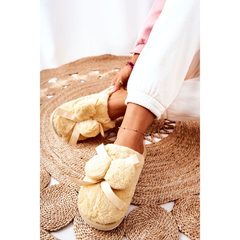 Papuci Galbeni De Blana Pamppy Cu Pompoane bej ecru 2 Papuci Galbeni De Blana Pamppy Cu Pompoane bej ecru 2