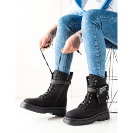 TRENDI Capcane negre cu buzunar negru 1