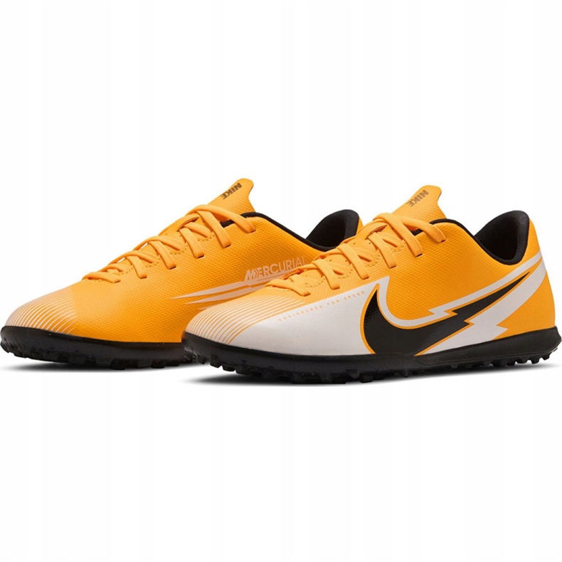 Pantofi de fotbal Nike Mercurial Vapor 13 Club Tf Jr AT8177 801 galbeni 1