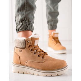 Goodin Trappers On The Platform maro 3