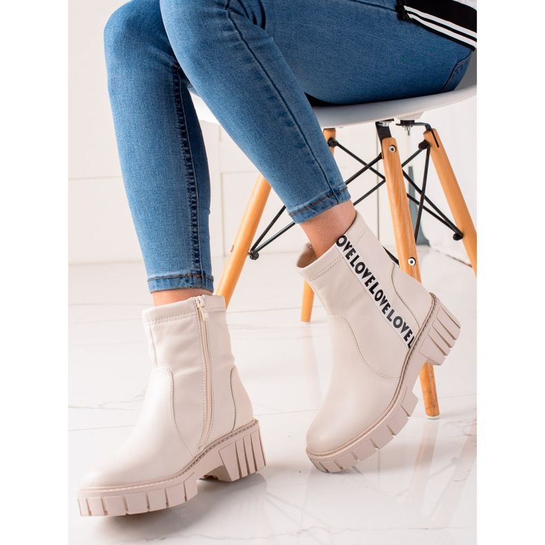 Goodin Muncitorii bej iubesc 1