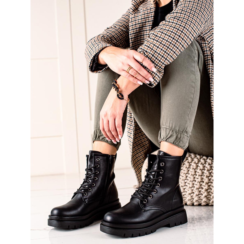 Capcani izolați clasici negru 1 Capcani izolați clasici negru 1