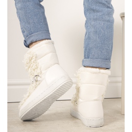Cizme de zapada albe cu blana de la Montmina 1 Cizme de zapada albe cu blana de la Montmina 1