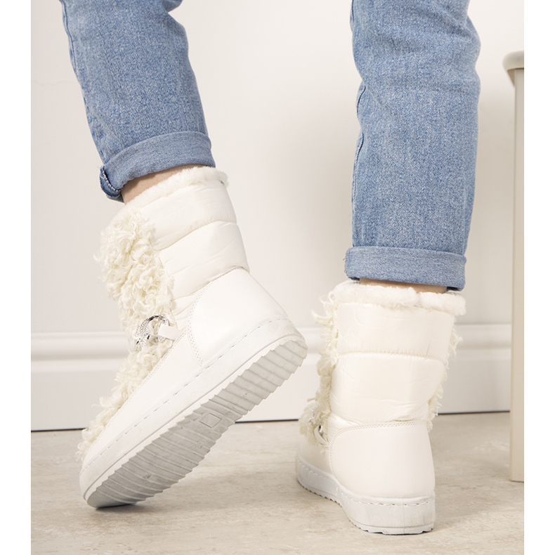 Cizme de zapada albe cu blana de la Montmina 1 Cizme de zapada albe cu blana de la Montmina 1