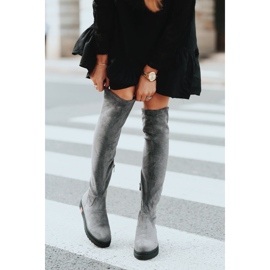 Cizme gri decorate plat de la Lia roz 2