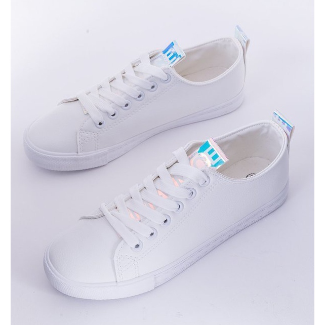 Tenisi albi de la Valerie 1