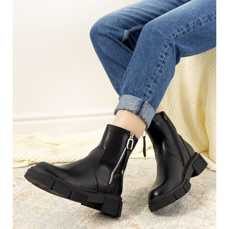 Cizme izolate negre de la Barga negru 1