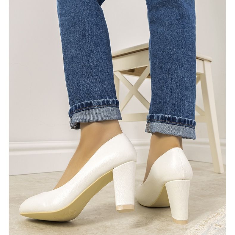 Pompe albe pe postul Unos 1