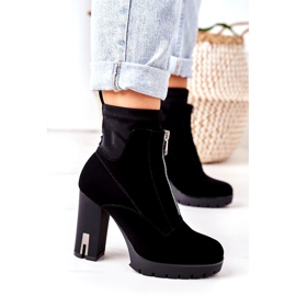 PS1 Cizme negre calde pe o femeie minunată cu toc negru 4 PS1 Cizme negre calde pe o femeie minunată cu toc negru 4